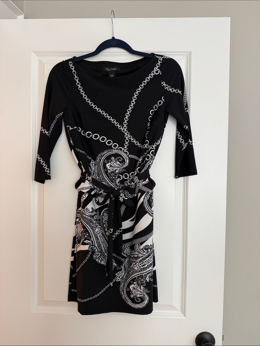 White House Black Market Black & White Chain Paisley Tie-Waist Dress